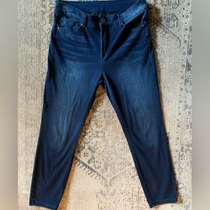 Grace & Lace Ankle Jeans Size 8 MINT